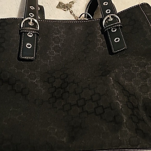 Nine West Handbag Stylish BLACK Silver Red Liner Bag Zippers Magnetic Closure - Picture 2 of 6